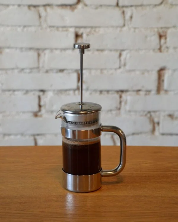 french press com café