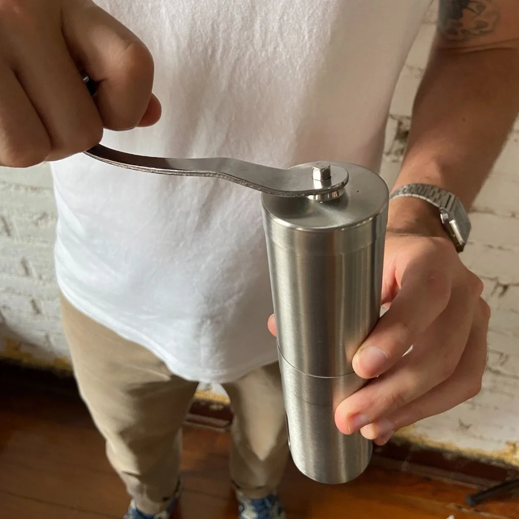Leia mais sobre o artigo Por que é importante moer o café na hora?